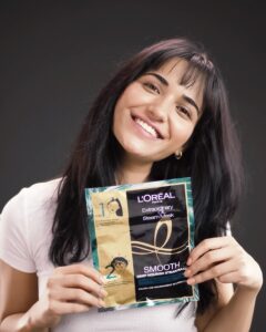 Ruhani Sharma Instagram - Love my new instant hair transformation at home with the new ExOil Steam Mask. #5MinsSalonHair Try it out today! 

@lorealparis 

#KeepItSteaming #ExoilSmooth #Collab