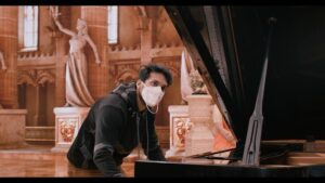 Sathish Krishnan Instagram - Come on come on kalavathi in unreal . @manojinfilm @musicthaman @gbalaji #sarkaruvaaripaata #stageunreal