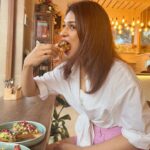 Shraddha Das Instagram – How to make me happy
1. Make me food
2. Buy me food
3. Be food
4. Food 😃

#foodporn #foodstagram #cafelove #foodie #food #shraddhadas The Backyard Brew