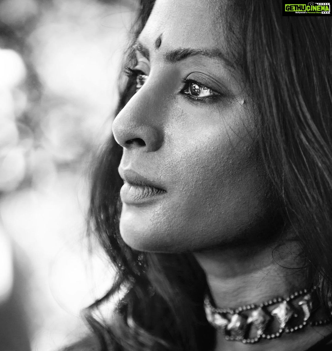 Actress Sriya Reddy HD Photos and Wallpapers April 2022 - Gethu Cinema