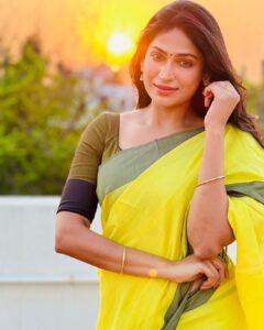 Vijayalakshmi Instagram - Manjal veyil maalaiyile 💛💛💛 P.c : @feroz_roz