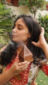 Bhanushree Mehra Instagram - #ad 
The Sambrani ritual ( dhoop for hair) has been in the culture for many years especially in the southern part of india. It has always fascinated me to see women practice this and I was very thrilled when I got my set from @anahata_organic 
After letting the hair fall loose, the smoke is allowed to waft up through the locks, leaving a beautiful fragrance in the hair. 
Dhoop for hair has many benefits. It prevents all types of infections on the scalp including dandruff etc. 

Aren’t you excited to try this? 😄
.
.
.
.
#anahata #dhoop #ayurveda #hairritual #sambrani