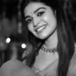 Dharsha Gupta Instagram - 🖤🤍Andru vanthathu idhey nila lalalaaaa....🤍🖤 Saree- @the_trendy_turns Pic- @parthasarathy1