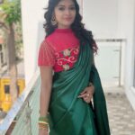Dharsha Gupta Instagram – ❤️💚If you want to live a happy life, tie it to a goal, not to people or things💚❤️ @vijaytelevision @senthoorapooveofficial 
Goodeve chelmzzzz💋
Blouse – @feathersurabi.ds 
Saree – @theeasywayshopping 
Hairstyle – @subaadesh .
.
.
.
.
.
.
.
.
.
#vijaytv #serial #senthoorapoove #ishwarya #dharsha #dharsha_ma #happy #happyme #positivevibes #positive #fun #live #life #love #loveyourself