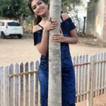 Dharsha Gupta Instagram – Gudnyt chelmzzzz 💙💙
Jewellery- @theshoppingtree_insta .
.
.
.
.
.
.
#modern #modernlove #dress #love #loveyourself #live #life #happy #happyme #positivevibes #positive