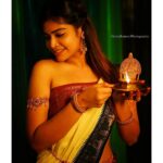 Dharsha Gupta Instagram - 🪔இருளான வாழ்க்கை என்று கவலை கொள்ளாதே கனவுகள் முளைப்பது இருளில் தான்🪔 Jewelry- @adams_fashionjewellery Hairstyle- @abirami.bl Costume- @dithyasfarago Pic- @arvindkannanphotography