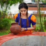 Dharsha Gupta Instagram - 🧡💙நம்மைநாமே செதுக்கிக்கொள்ள உதவும் உளி இலக்கு தன்னம்பிக்கை விடாமுயற்சி💙🧡 Pic- @raj_isaac_photography Costume- @ashas_womens_collection @yara_designers