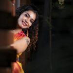 Dharsha Gupta Instagram - 💛💗Share your smile with the world. It’s a symbol of friendship and peace💗💛 Team organized- @____r.e.g.i M&H- @the_new_fashion_parlour @ramyamanickam17 Pc- @lensrajafotos @candy_clik_tamilan