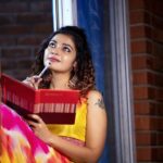 Dharsha Gupta Instagram - 💛💗Use your smile to change the world; don’t let the world change your smile💗💛 Team organized- @____r.e.g.i M&H- @the_new_fashion_parlour @ramyamanickam17 Pc- @lensrajafotos @candy_clik_tamilan Location- @chilambu_pannaiveedu