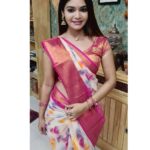 Dharsha Gupta Instagram - 💗🤍Promise yourself to forgive everyone, love everyone, and judge no one🤍💗 Saree- @trendies_attire
