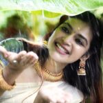 Dharsha Gupta Instagram - 🤍💙People who are crazy enough to think they can change the world, are the ones who do💙🤍 Pic- @baranianand Jewelry- @chennai_jazz
