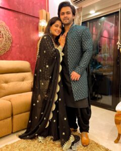 Dipika Kakar Instagram - Mr & Mrs Ibrahim ❤️
.
Evening look me humaari kuch pics… Iske bina Eid adhuri rehti hai meri…