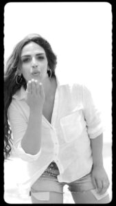 Esha Deol Instagram - Yours truly,
♥️

Specially dedicated to all of you who call me “Dilbara” 😘 
Had a little post pack up fun on location. My team insisted I do this trending reel of my song Dilbara & I said ok ! 😅 so here it is .

#dilbara #mondaymood #mondayblues #dhoom #eshadeol #trendingreels #dhoomgirl #gratitude ♥️🧿
@popmercy @palsandpeersentertainment @ankitamanwanimakeupandhair @surve.jaya @shankarjadhav813 @aishwaryadmonty