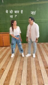 Esha Deol Instagram - Thank you for the love ! 
Sharing an outtake just for laughs! 
Enjoy the weekend guys . 

#withlove @govinda_herono1 #eshadeol #outtakes #behindthescenes #gratitude♥️🧿 #funreels #thisishowwedoit #fangirl #herono1