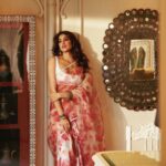 Janhvi Kapoor Instagram - gulabi 🌹