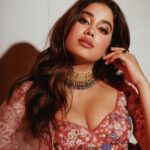 Janhvi Kapoor Instagram - 🌸