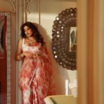 Janhvi Kapoor Instagram - gulabi 🌹