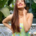 Janhvi Kapoor Instagram - 🌞 🍃