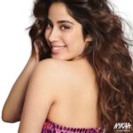 Janhvi Kapoor Instagram – Are you ready to paint the town pink?💖 The #BiggestBeautySaleEver goes live soon so start filling your Pink Boxes! It’s only getting bigger and better each year and this year is NOT going to disappoint @nykaabeauty @mynykaa💄🤩
#NykaaBeauty #NykaaCosmetics #PinkFridaySale #NykaaPinkFriday #PinkFriday2020