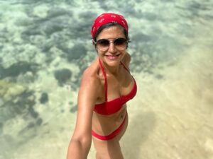 Mandira Bedi Instagram - #thankyou for the sunshine, the sea, the sand and the brilliant 4 days. ❤️❣️It made my week, it made my month! 
@adimots @zoejaneblues