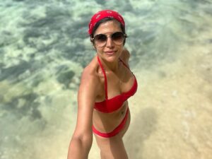 Mandira Bedi Instagram - #thankyou for the sunshine, the sea, the sand and the brilliant 4 days. ❤️❣️It made my week, it made my month! 
@adimots @zoejaneblues