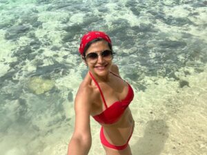 Mandira Bedi Instagram - #thankyou for the sunshine, the sea, the sand and the brilliant 4 days. ❤️❣️It made my week, it made my month! 
@adimots @zoejaneblues