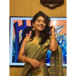Pavithra Lakshmi Instagram - உன் கண் பார்த்த போது ❤️
.
.
PC @rakshan_vj anna
Wearing @svasti_collections blouse @nebulacouture