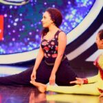 Pearle Maaney Instagram – Tat awkward moment when you realise you have to get up on ur own after trying to pull off a full split 😂😂😂😳 today enikku kittiya Pani!