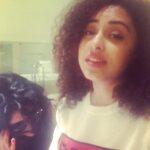 Pearle Maaney Instagram - Promise this is our last vdo! But seriously.. How do people sing such high pitched songs!!😐😐😐atleast @samyuktahornad thinks my song is "wah wah" 🙄🙄🙄💤😴