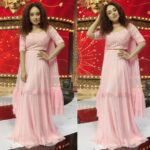 Pearle Maaney Instagram - Do what You Love... Love what you do. . . From today’s shoot of ‘Funny Nights with Pearle Maaney’ 🌸 . . Stylist : @asaniya_nazrin Outfit : @thunnal Make up : @miranda_makeover Jewellery : @kushalsfashionjewellery Channel : @zeekeralam #funnynightswithpearlemaaney Kochi, India