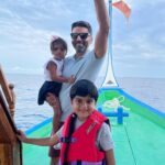 Sameera Reddy Instagram - Say ‘yes’ for happiness 🥳 #throwback #family #gratitude #moments 💫 . @jwmmaldives 🏖 JW Marriott Maldives Resort & Spa