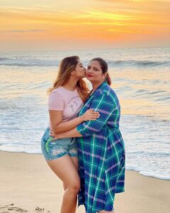 Shivani Narayanan Instagram - Happy Friendship Day y’all .
Maa you are my World ♥️. I Love You .