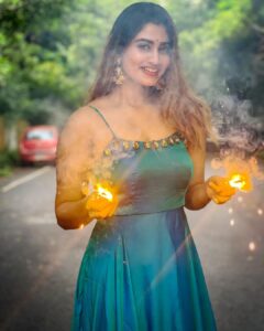 Shivani Narayanan Instagram - Happy Diwali Nanbargale 🪔💥✨