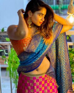 Shivani Narayanan Instagram - Hey my People 🤗 How you all doing ? 
Pure Banarasi Silk Half Saree @sundari_designer 
#stayhome #staysafe