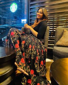 Shivani Narayanan Instagram - Life is better with a Coffee ☕️♥️
Hair color and Styling @voltstylebar