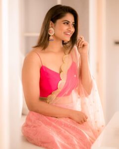 Shivani Narayanan Instagram - 🌸
📸 @camerasenthil 
Outfit @chakrabortymukta