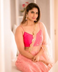 Shivani Narayanan Instagram - 🌸
📸 @camerasenthil 
Outfit @chakrabortymukta