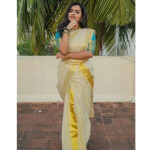 Sivaangi Krishnakumar Instagram - Ellavarkum hridhayam niranja Onaashamsagal🌸🌺❤️
PC @cyril_eanastein 
Accessories @style_statement_by_shakthi