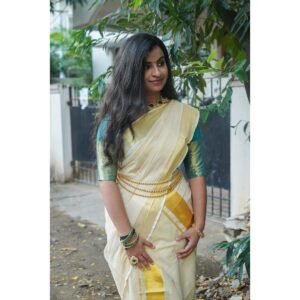 Sivaangi Krishnakumar Instagram - Ellavarkum hridhayam niranja Onaashamsagal🌸🌺❤️
PC @cyril_eanastein 
Accessories @style_statement_by_shakthi