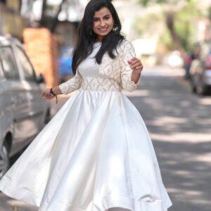 Sivaangi Krishnakumar Instagram - For Vijay Television Awards🥰
White dress pota beauty michavangallam...neengale fill ponnikonga😂
Outfit: @annamstudio
PC : @cyril_eanastein