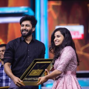 Sivaangi Krishnakumar Instagram - Most Popular Person on Reality TV 
Thankyou @behindwoodsofficial for this award. Dedicating this award to @ravoofa.h.k and @mediamasons team for encouraging and motivating me .  Thankyou @vijaytelevision for being a great platform and providing opportunities ❤️ Finally Ashwineyy ☃️
 @ashwinkumar_ak ,  receiving this award from you is so special. You are one of the most amazing person I have met. Wishing you to reach great heights and  congratulations on your award too🥰☃️
Thankyou Makkaleyyy.. neengal illamal naanga yaarumey illai. Ungal adharavuku romba nandri❤️