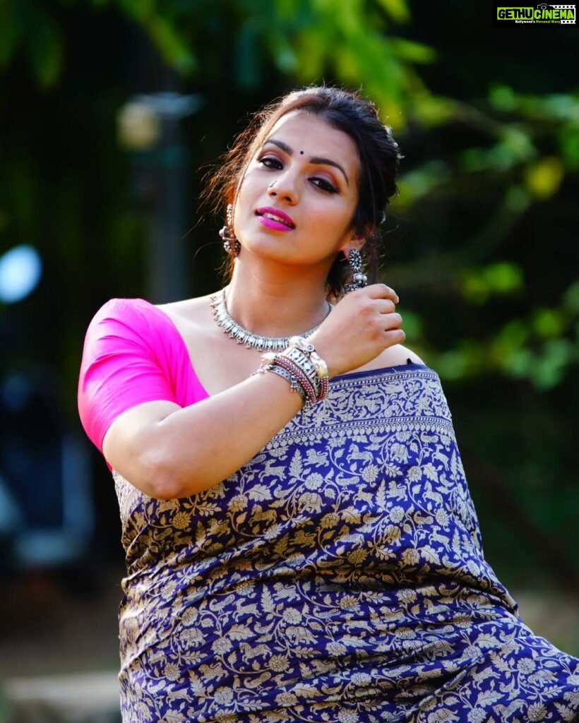 Actress Sruthi Hariharan HD Photos and Wallpapers June 2022 - Gethu Cinema