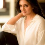 Vimala Raman Instagram - ‘Simplicity is the key of elegance’ - #cocochanel Thanks to the team that can make simple look elegant love u guys so much 😍❤️ #organisation - @rrajeshananda #photographer - @camerasenthil #makeup - @makeupibrahim #hair - @hairstylists_vijayraghavan #assistance @yasinhairstylist . . . #simplicty #elegance #photoshoot #white #casual #shoot #latest #new #actorslife #actor #actress #vimalaraman #lifeisgood