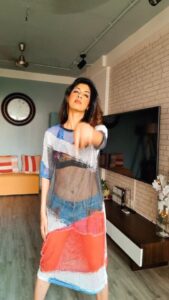 Aishwarya Sakhuja Instagram - When you are performing at Prithvi theatre for the very first time and your heart sings, toh ek dance reel toh banti hai🥰🥰🥰

#dancereels #dancevideo #reelsinstagram #reelkarofeelkaro #reelsinsta #AishwaryaSakhuja #prithvitheatre #bookyourticketsnow #aishwaryasakhujanag #actorslife🎬 #actorslife #actor #reelsexplore #reelslovers #instagram #pumpedup #anchor #nervous #butterflies