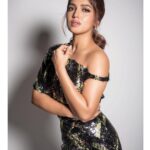 Bhumi Pednekar Instagram - Hold on! It’s my sequins moment✨ . . . #goodmorning #insta #family #love #poser #tuesday Mumbai, Maharashtra