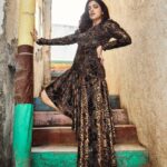 Bhumi Pednekar Instagram - I love it when they call me Señorita!!! 💃🏻 . . . #goodmorning #insta #love #poser #black #gold #muse Mumbai, Maharashtra