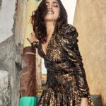 Bhumi Pednekar Instagram - I love it when they call me Señorita!!! 💃🏻 . . . #goodmorning #insta #love #poser #black #gold #muse Mumbai, Maharashtra