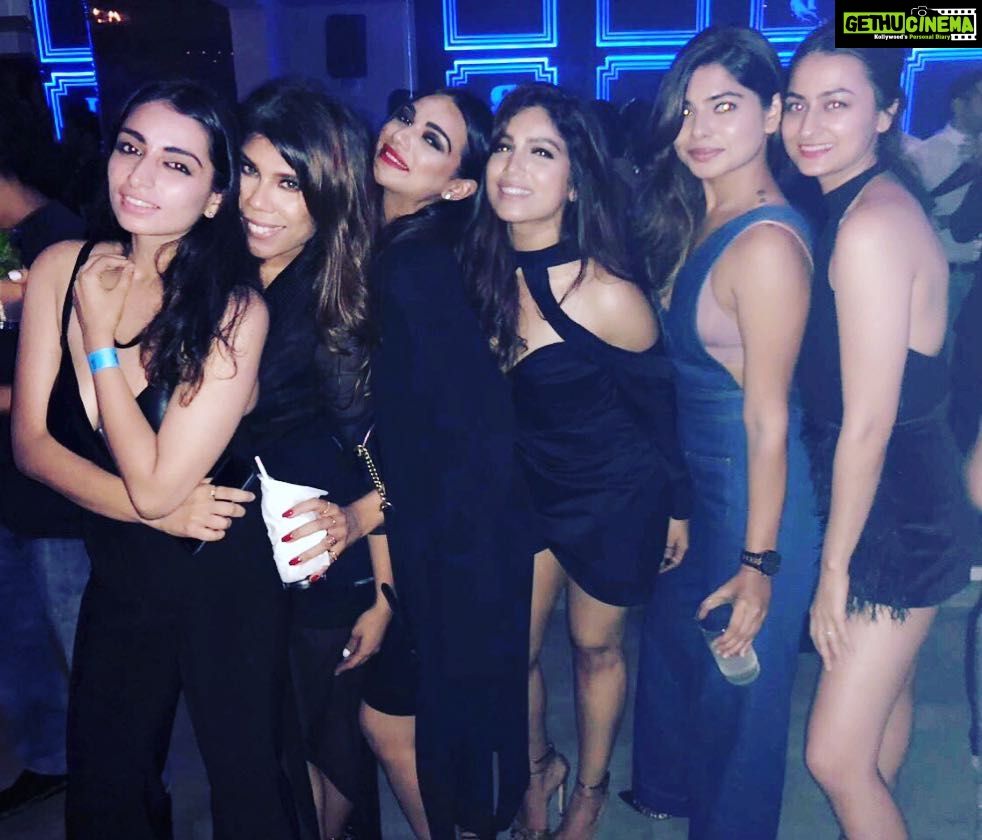 Bhumi Pednekar Instagram - Pure Love #mytribe #love #girls - Gethu Cinema