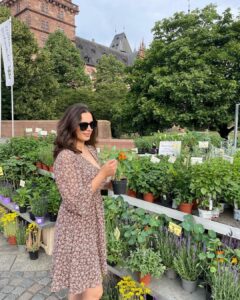 Evelyn Sharma Instagram - Always my favourite stall at the farmers market.. 🪴💐