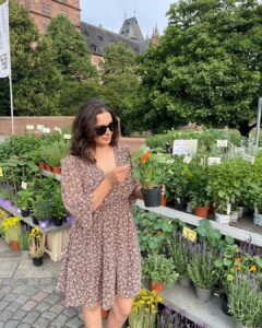 Evelyn Sharma Instagram - Always my favourite stall at the farmers market.. 🪴💐